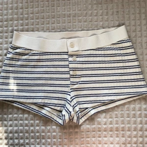 Shorts från Brandy Melville🐻‍❄️ - Endast använda någon gång, då jag köpte flera med olika mönster🤍🤍 onesize men skulle säga xs/s