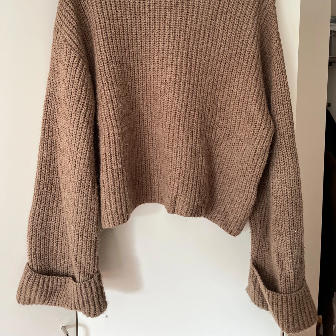 Stickad tröja med vida armar - 91