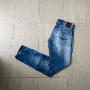Replay Anbass Jeans  - Säljer nu dessa mörkblå replay Anbass Jeans, skriv för fler bilder/frågor🙌🏼