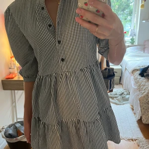 Rutig klänning  - Jättefin rutig klänning från Twoway💞🙌🏻