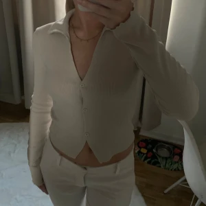 Topp - Snygg topp som tyvärr inte kommer till användning, fint skick!❣️