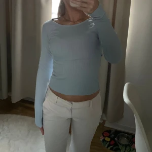 långärmad tröja  - jättefin tröja i perfekt skick, sitter snyggt på!❣️ 