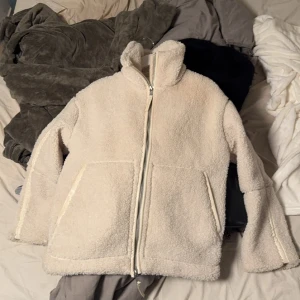 Teddy jacka  - Super fin teddy jacka från H&M