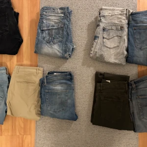 9 par jeans - Blandning mellan tiger of Sweden, dolce gabanna, lee och mer Skriv om frågor har bilder individuellt av alla så fråga gärna om defekter och storlekar. 150 per 1000 paket pris för alla