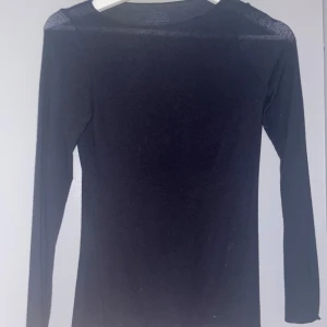 Intimissimi tröja - Säljer en svart intimissimi tröja i nyskick. Skriv vid frågor!