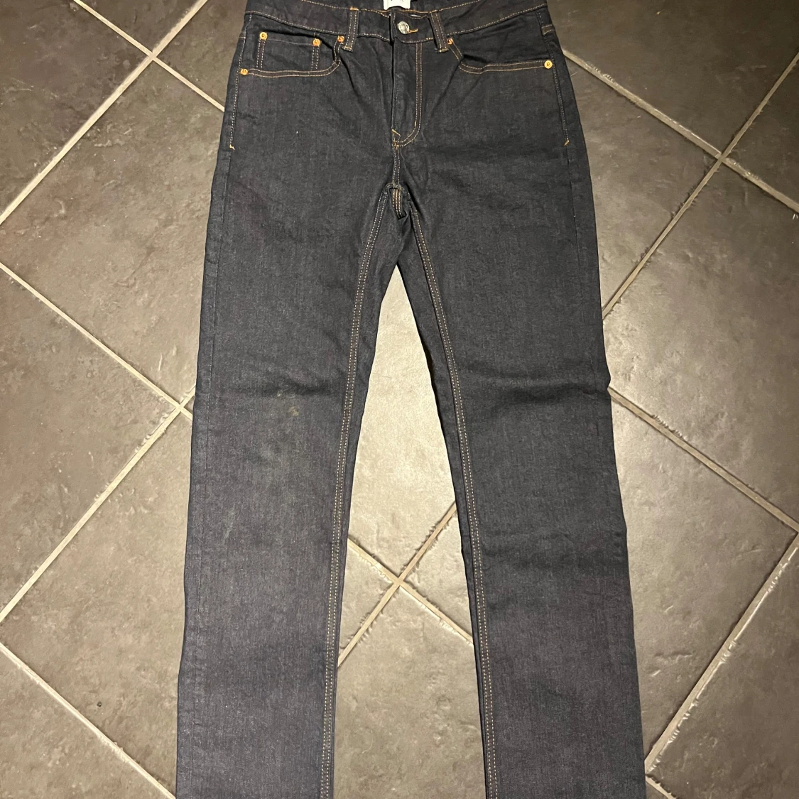 Mörkblå jeans från Lager 157