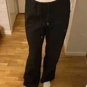 Använda några gånger, bra skick. Lite stora i storleken. 