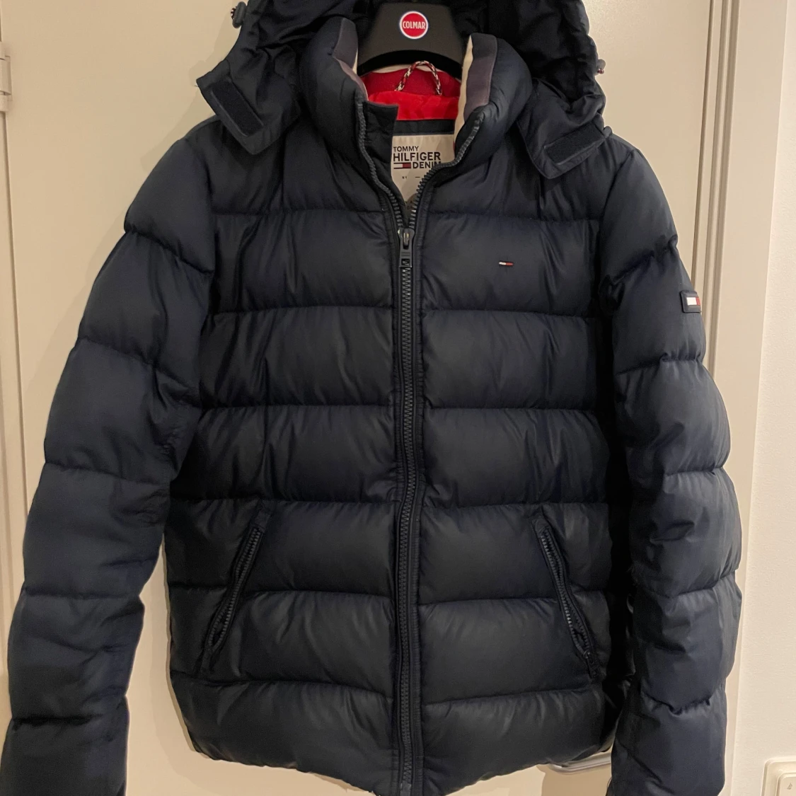 Mörkblå dunjacka från Tommy Hilfiger