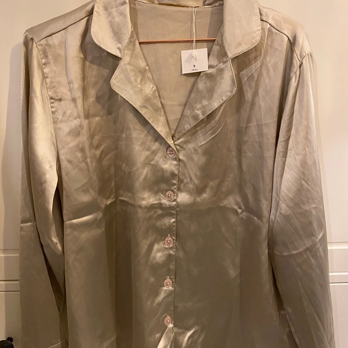 Beige sidenblus från 157