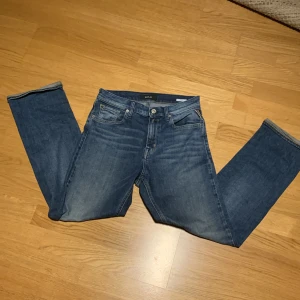 Replay Jeans - Hej, säljer dessa Replay Jeans i storlek 158. Dem är helt oanvända utan några som helst problem. Fickorna är djupa och passar t.ex alla mobiler. Pris kan duskuteras.