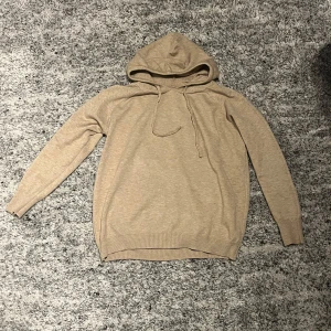 Marinoull hoodie - Aldrig använd efter som fel storlek så topp skick 10/10. Pris kan diskuteras vid snabb affär