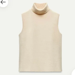 Beige ärmlös polotröja - En trendig och jättesöt beige polotröja från Zara som såldes i höst. Är som ny eftersom jag inte tycker jag passar i polo.. ☺️