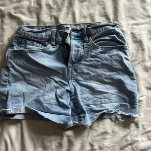 Jean shorts Lager157 - Jeans shorts från lager157, super snygga och sköna men passar tyvärr ej längre!