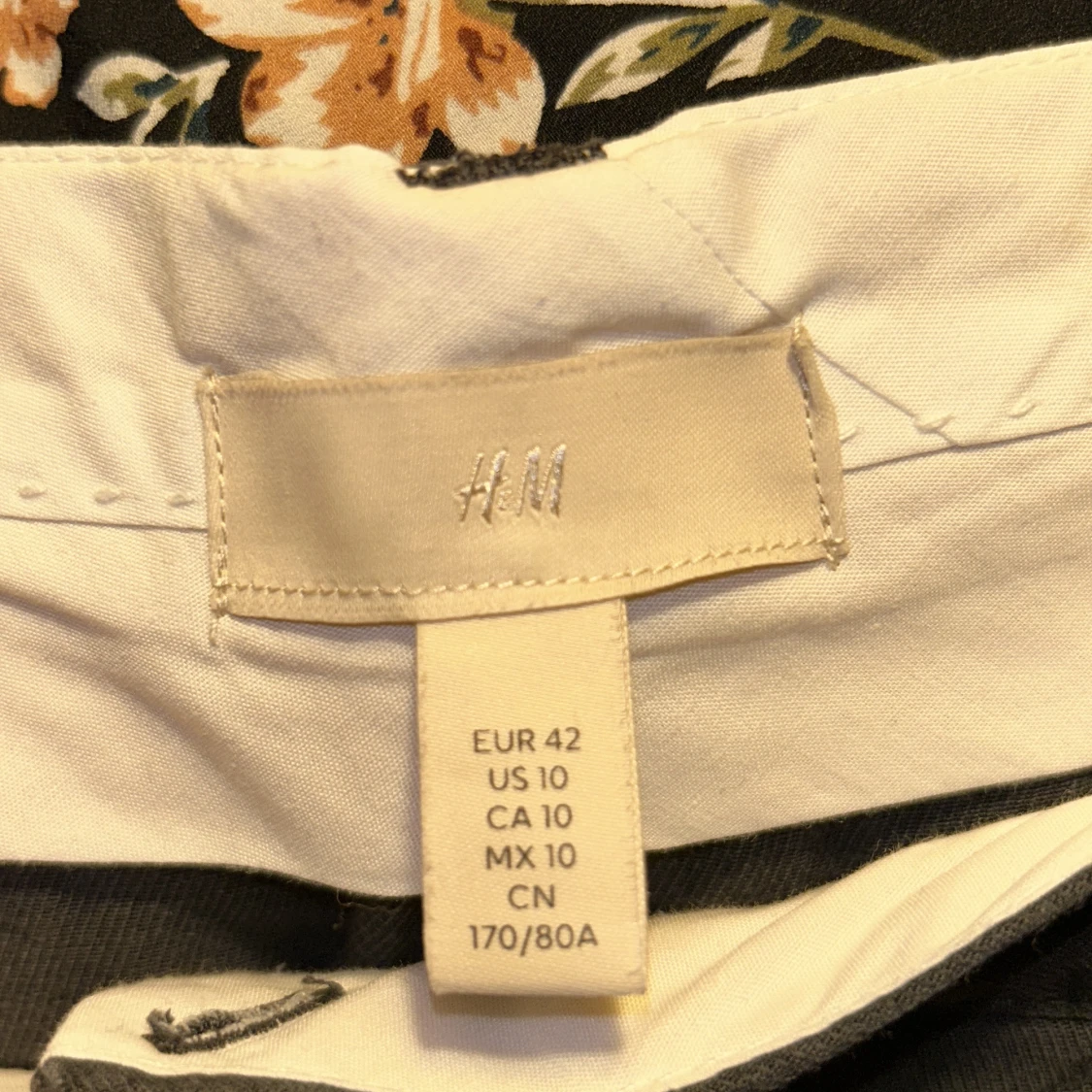 Grå byxor från H&M - 91