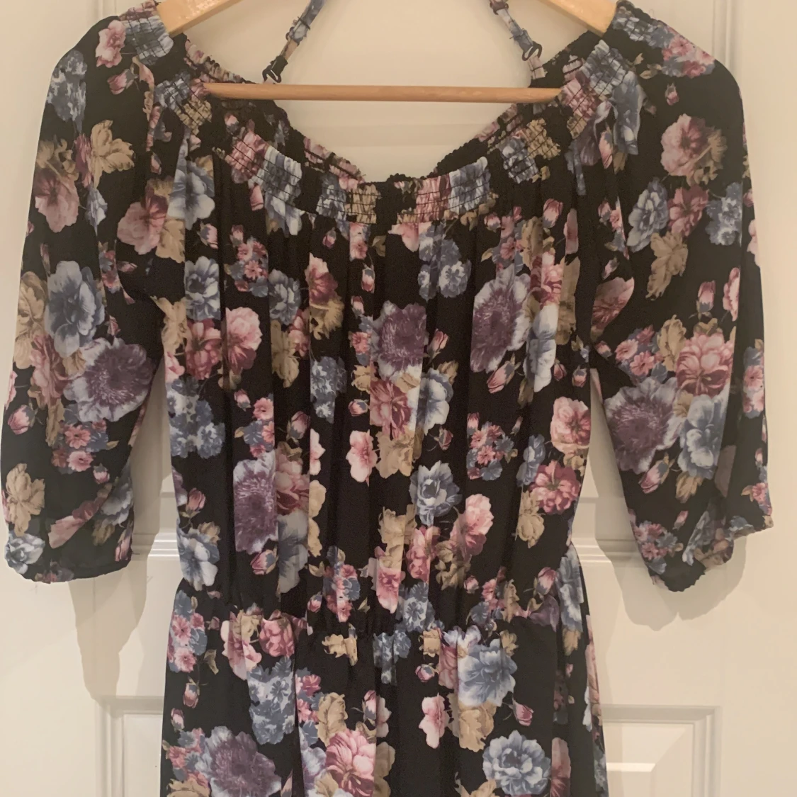 Blommig klänning med trekvartsärm - 90