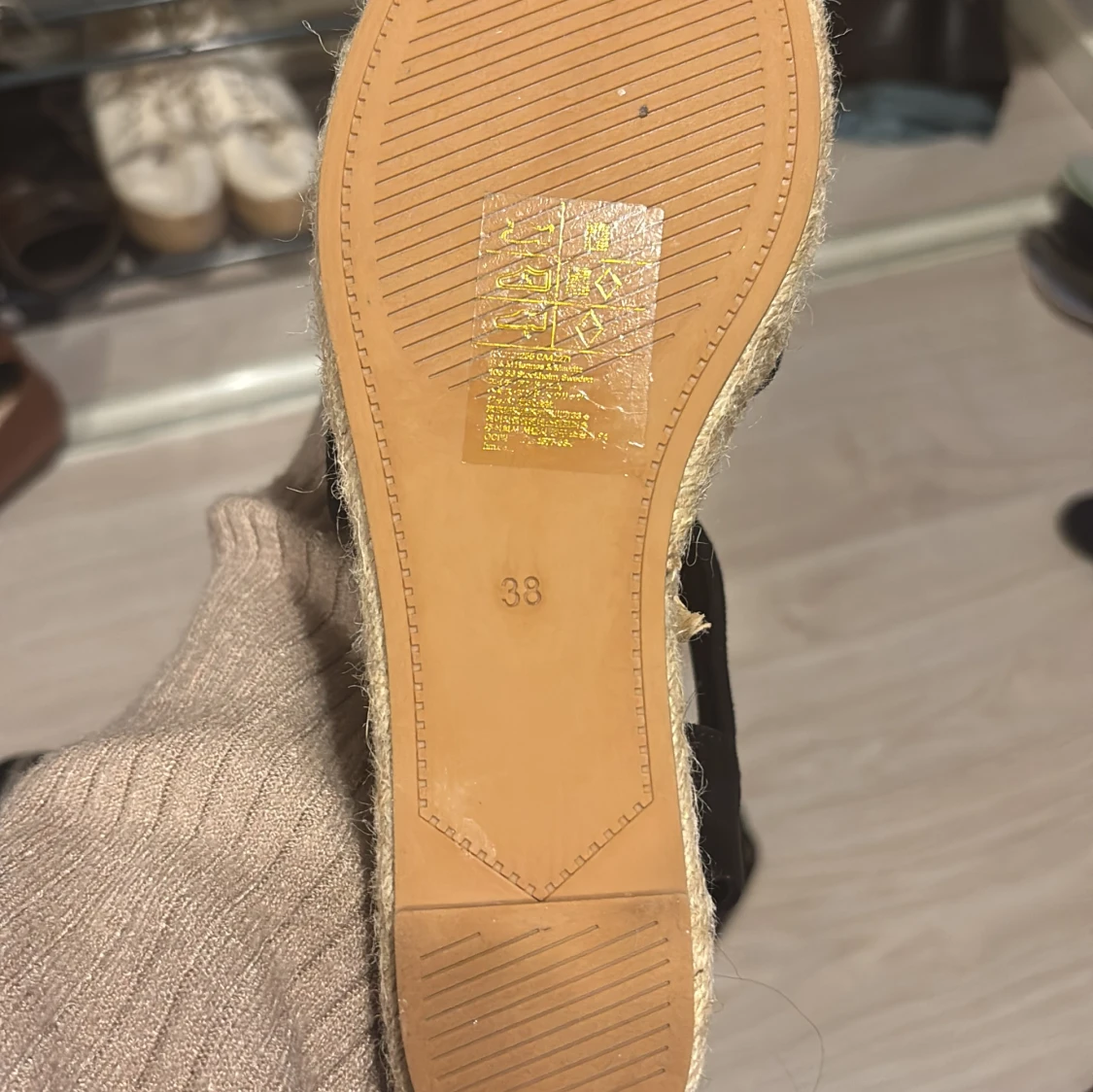 Svarta kilklackar från H&M - 92