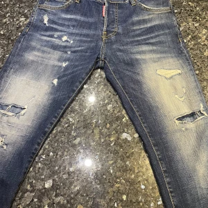 dsquared2 jeans - Köpta på nk gbg i vintras förra året, säljer jag växt ur de, 9/10 skick 