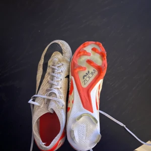 Nike air zoom - Använda funkar bra men bara skitiga på utsidan inga hål eller andra skador