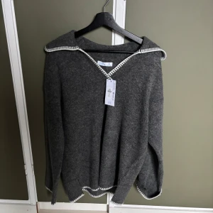 Stickad tröja primark  - Storlek medium och oanvänd. Förstor. Köpt på primark i Spanien