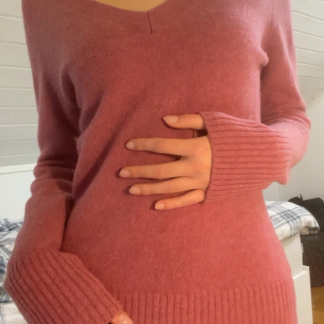 Rosa stickad tröja med v-ringning - 90