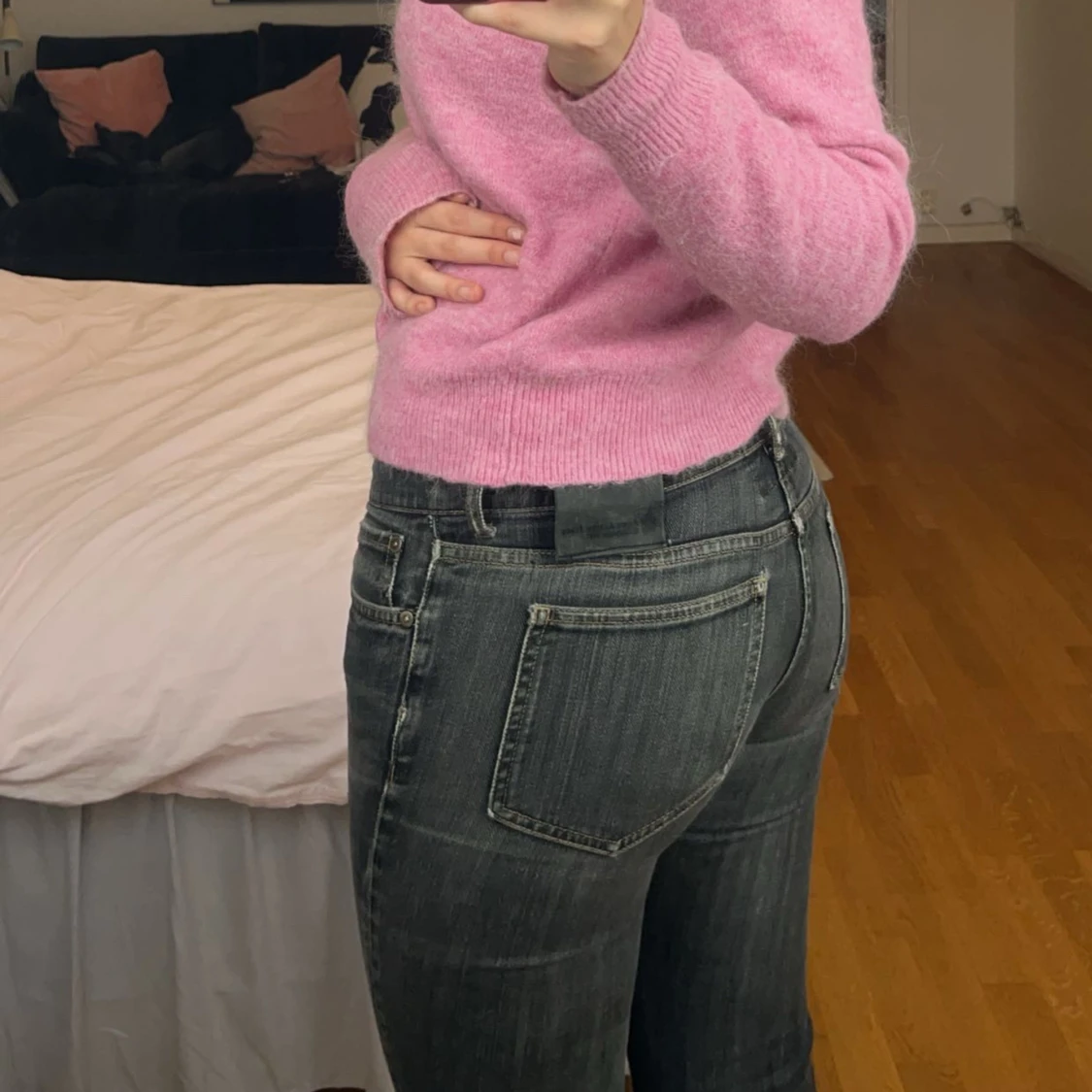 Lågmidjade bootcut jeans i grå/svarta i från acne action - 91