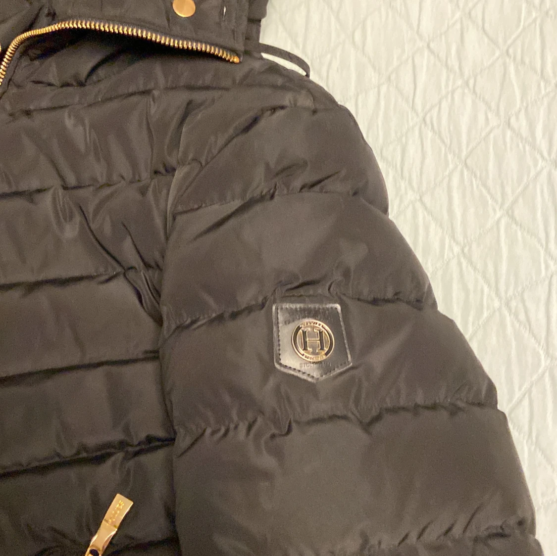 Svart dunjacka från Hollies - 91