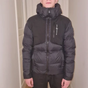 Sail racing antarctica expedition jacket herr - Vinterjacka, sparsamt använd. Mycket fint skick. Nypris 4.500kr. 