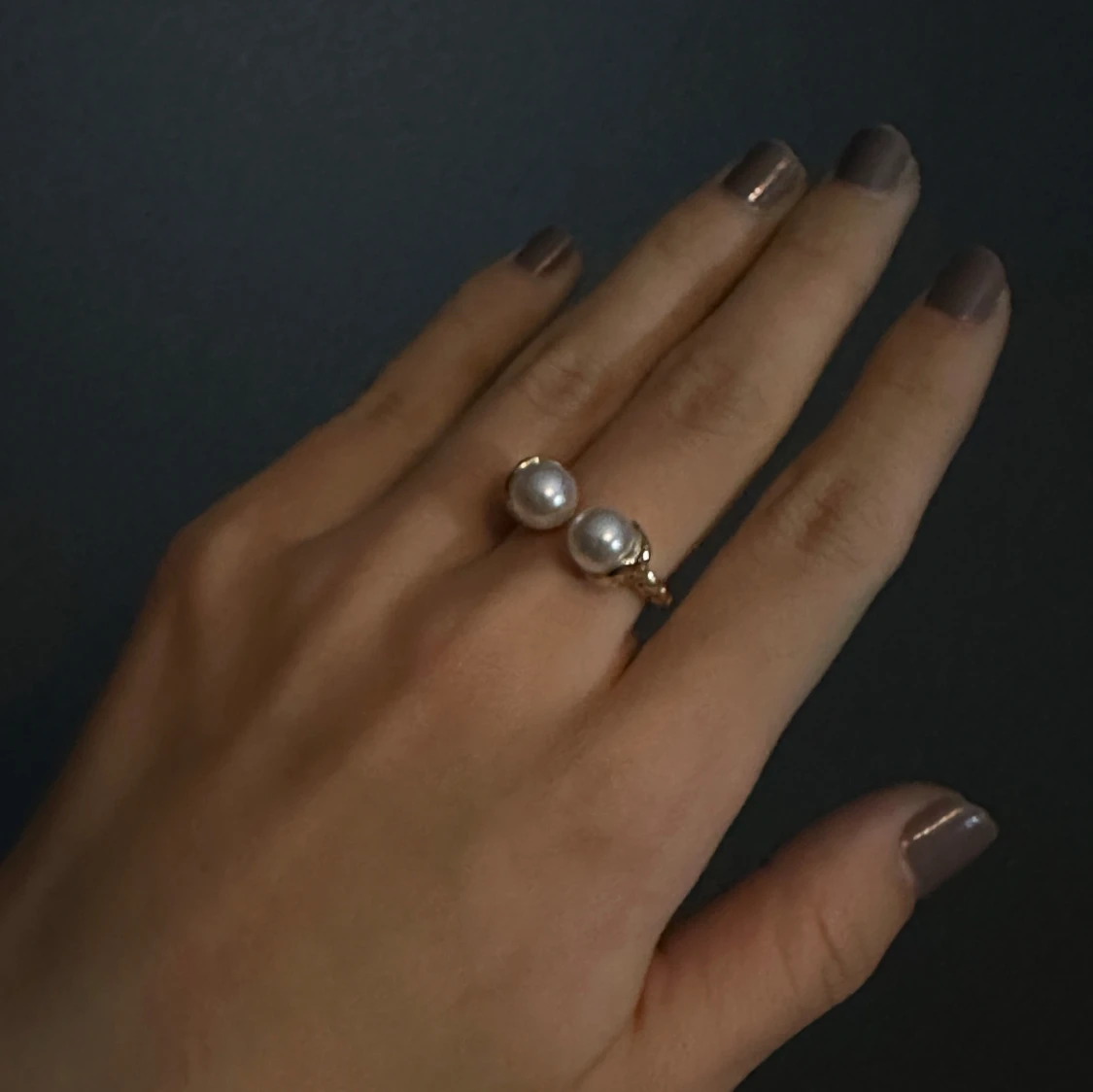 Guldfärgad ring med pärlor - 91