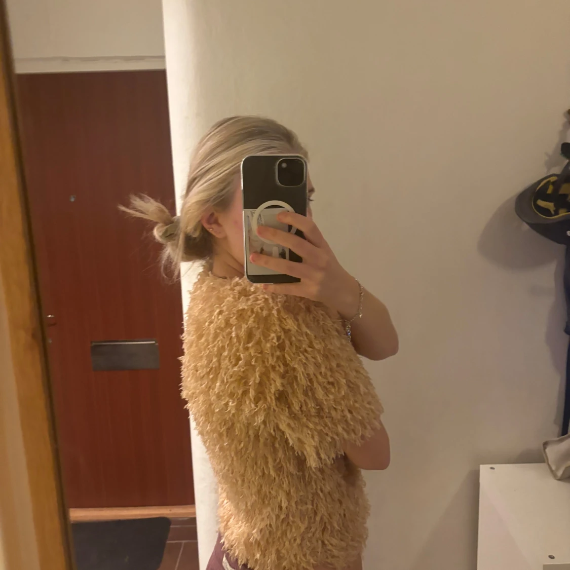 Beige fluffig tröja - 90