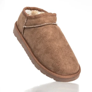 Bruna låga uggs - Supermysiga bruna, låga uggs med mjukt material inuti. Säljes då jag beställde fel storlek. Slutsålda på hemsidan, nypris 200kr