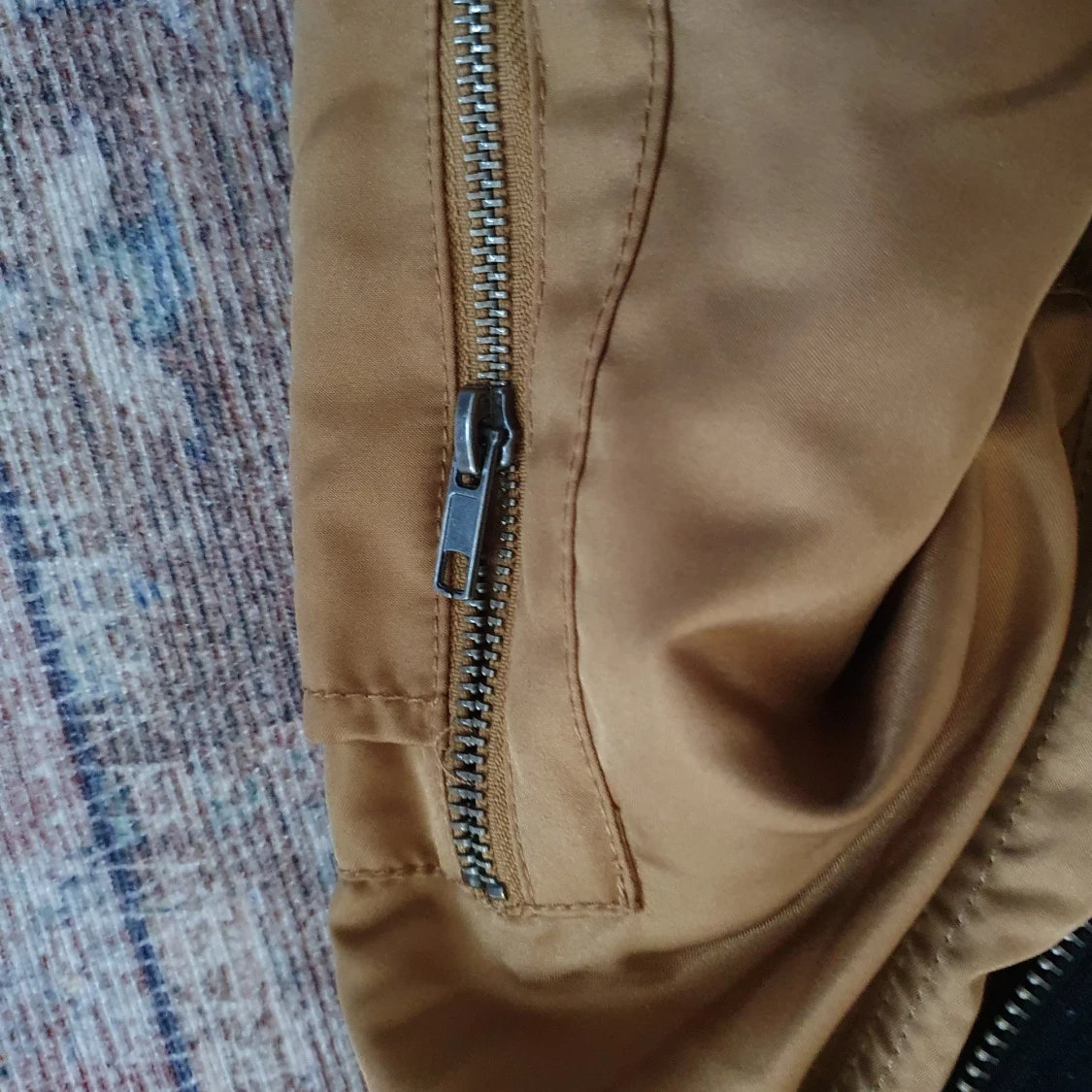 Brun jacka med huva från Forever 21 - 92