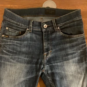 Tiger of Sweden jeans  - 29/32. Bra skick, inga hål eller något sånt. 75 cm i midjan och 77 i innerbensmåttet. 