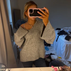 Stickad teöja - V-ringad stickad tröja💕