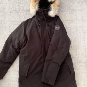 Canada Goose Chateau Parka Black Label - Black Label Storlek XL Använd en och en halv säsong