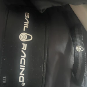 Svart Racingjacka - Storlek 170 bra skick 
