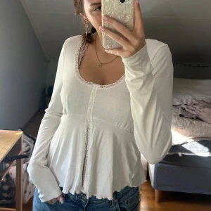 Gina topp - Topp i nyskick från Gina Tricot. Storlek L på lappen men passar för M!