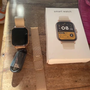 Smart watch  - Smart Watch helt oanvänd den har legat i förpackningen sen ja fick den 