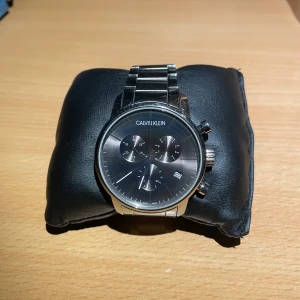 Calvin Klein klocka - Gott skick !!ingen batteri eller låda bara klockan!!! nypris: 4500kr men mitt pris: 2000