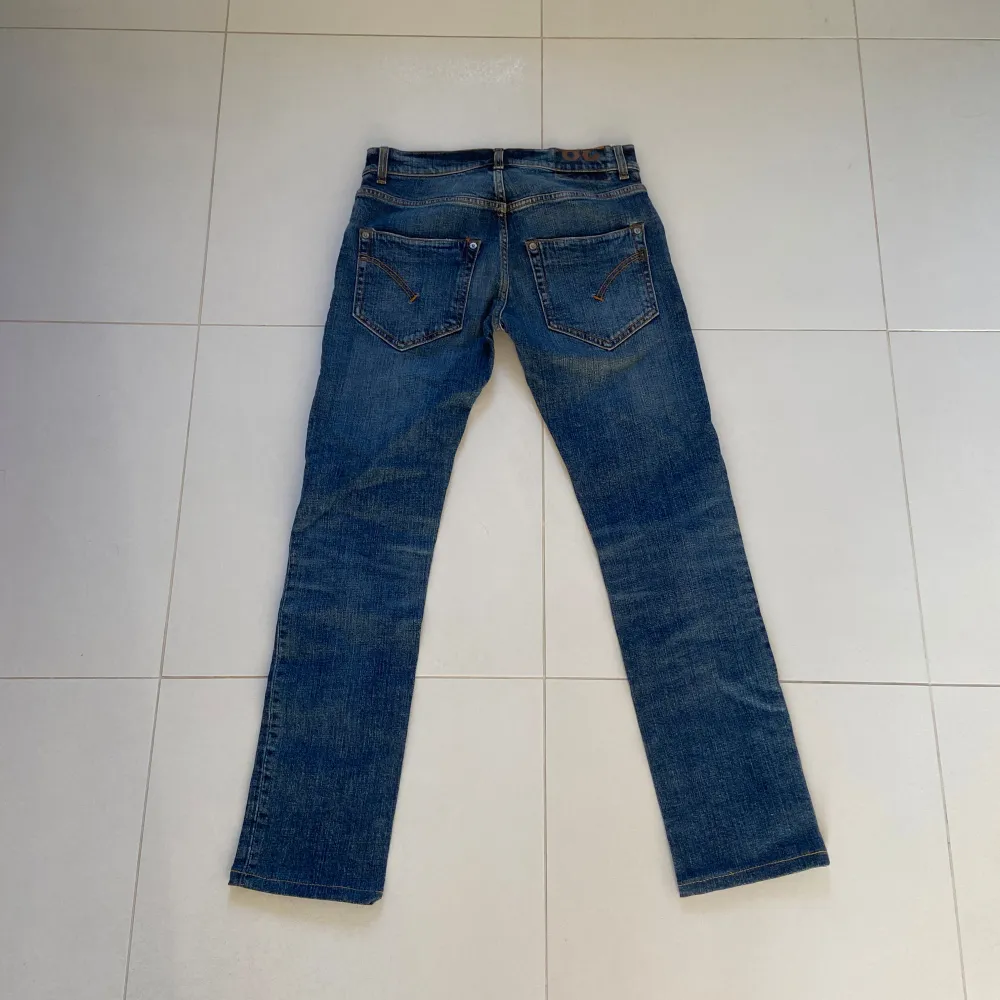 Säljer nu dessa blå dondup jeans i fint skick, skriv för fler bilder/frågor🙌🏼. Jeans & Byxor.