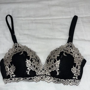Intimissimi bh - Säljer den här helt nya Intimissimi bh-n! Den är helt oanvänd och i fintskick. Den är populär och super bekväm. I storlek 75B. 