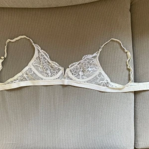 Bh från loungewear  - Oanvänd (köpte fel storlek) spetsig från loungewear i storlek 70a 