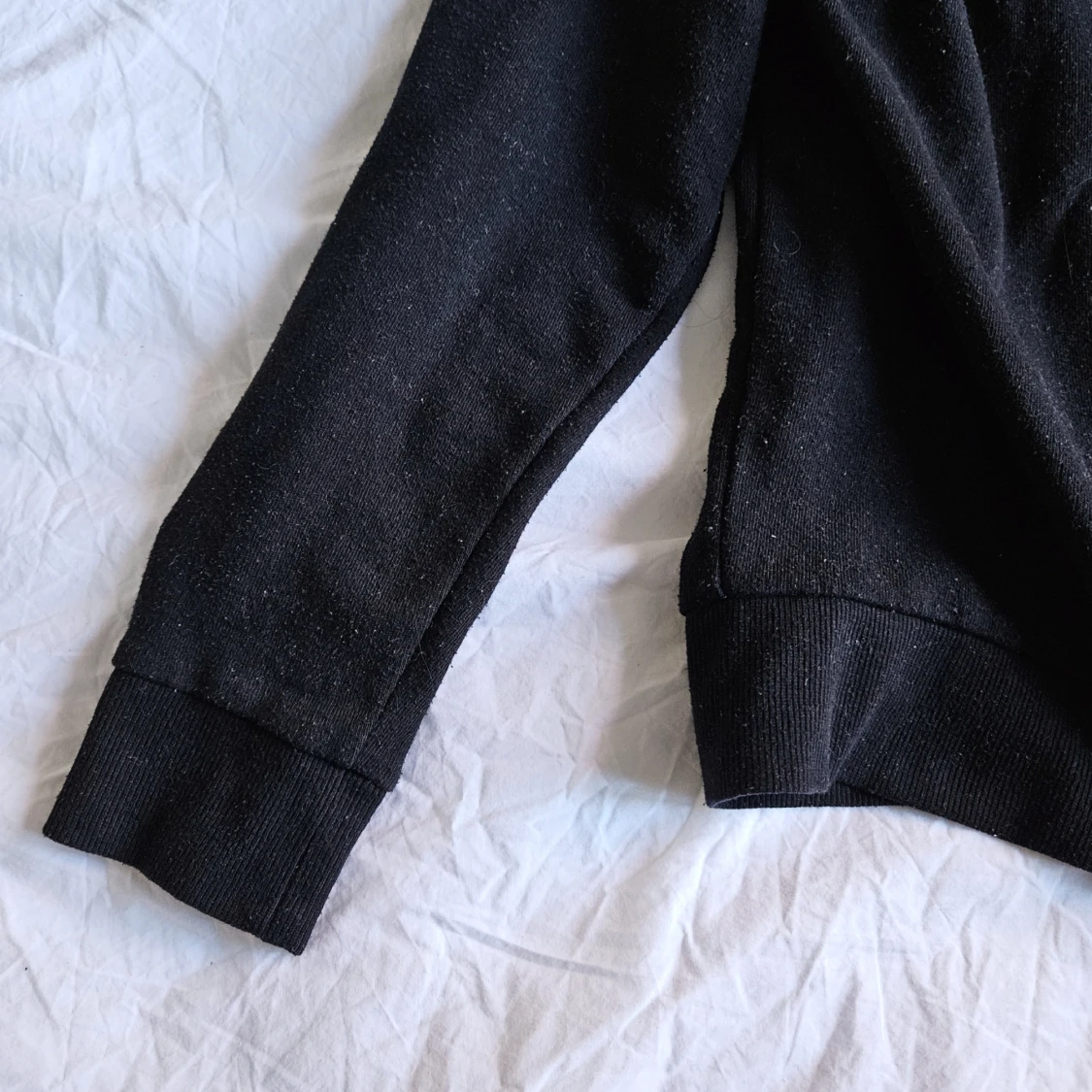 Svart tröja  - 91