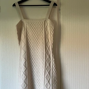 Stickad klänning från H&M - Stickad klänning från H&M. Endast använd en gång