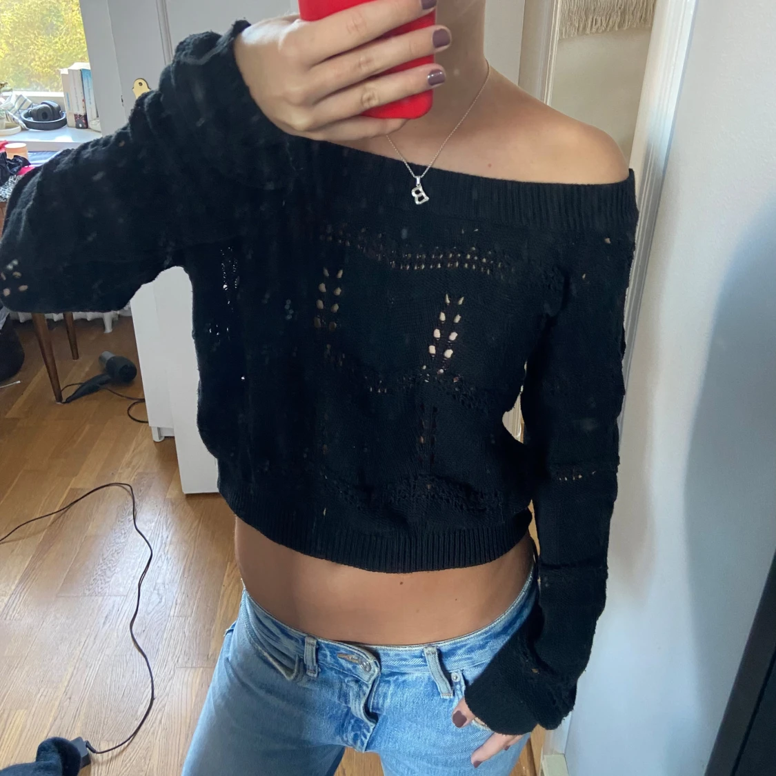 Svart stickad offshoulder-tröja