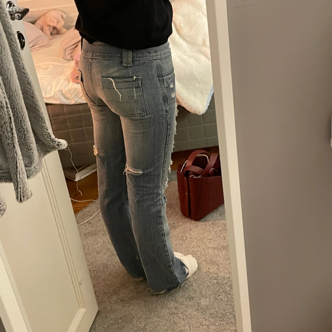 Jeans med slitnibgar - 90