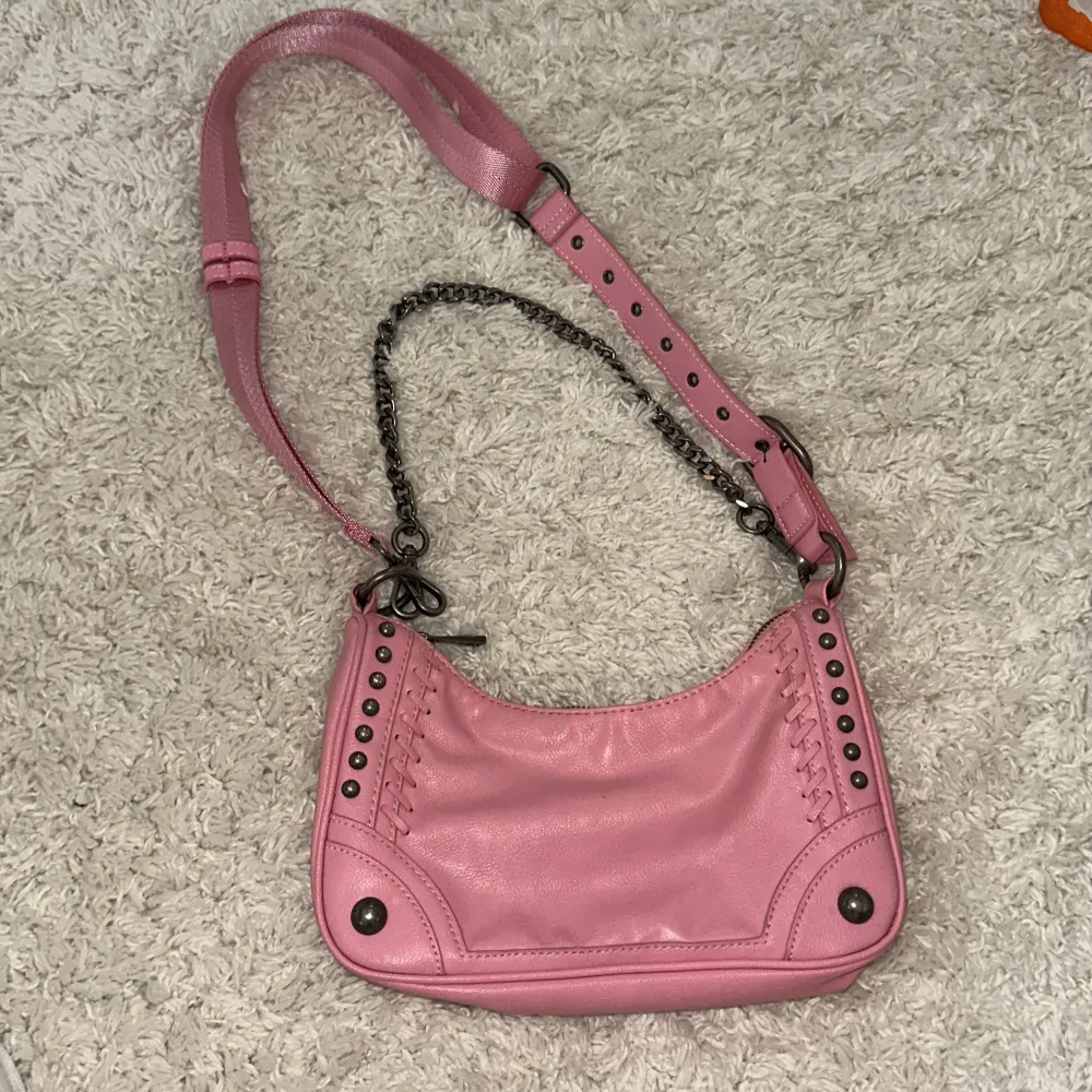 Rosa väska från Zara  Cirka 15h X 20l . Accessoarer.