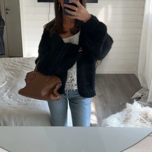 Svart stickad kofta - En supermysig svart stickad kofta🍁🍂