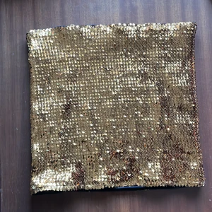 Glitter Tubetop/Minikjol  - En cool glittrig tubetop som även passar som minikjol! Den kommer från början från H&M. Perfekt för festligare tillfällen, utklädander eller vad än fantasin tillåter! ✨🪩⭐️👸🏼