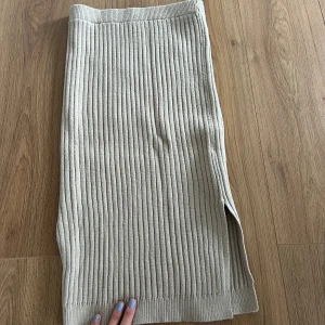 Stickad kjol - Stickad från nakd 