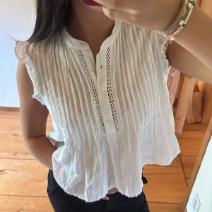blus  - säljer denna söta blus, perfekt till skolstart! 